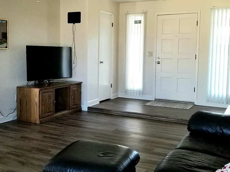 818 W Fogal Way — Photo 5