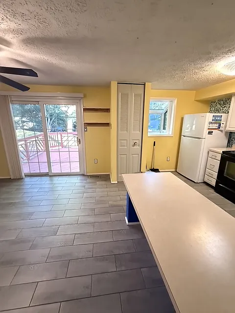 3 bed, 2.5 bath, 1220 sqft, $2,600 — Photo 2