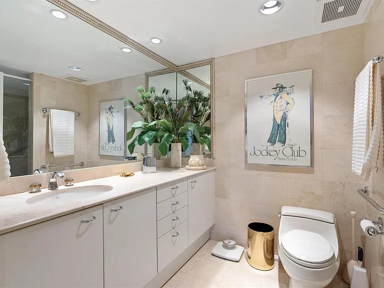 209 N Birch Rd #401 — Photo 28