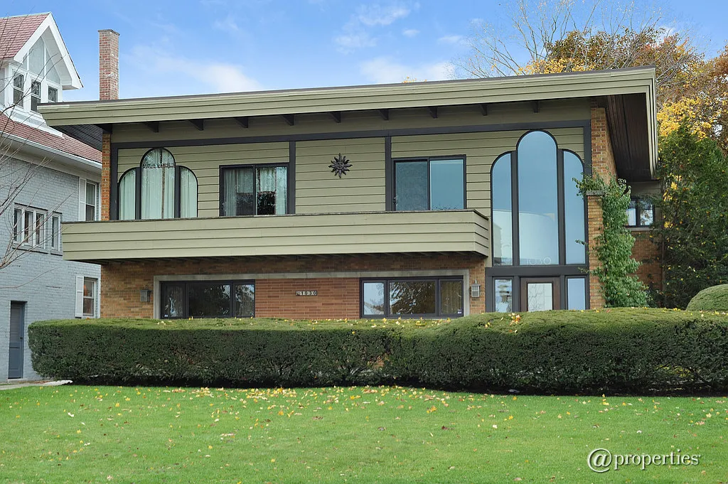 1030 Lake Shore Blvd photo 1