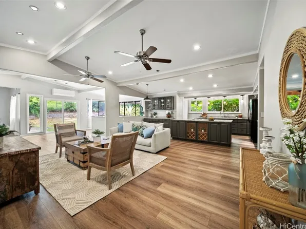 1289 Ulupii St, Kailua, HI 96734