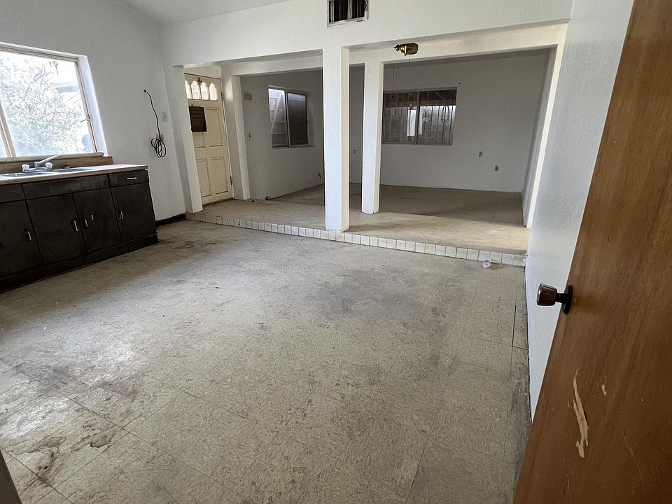 2nd image of 814 Southwood Rd #1