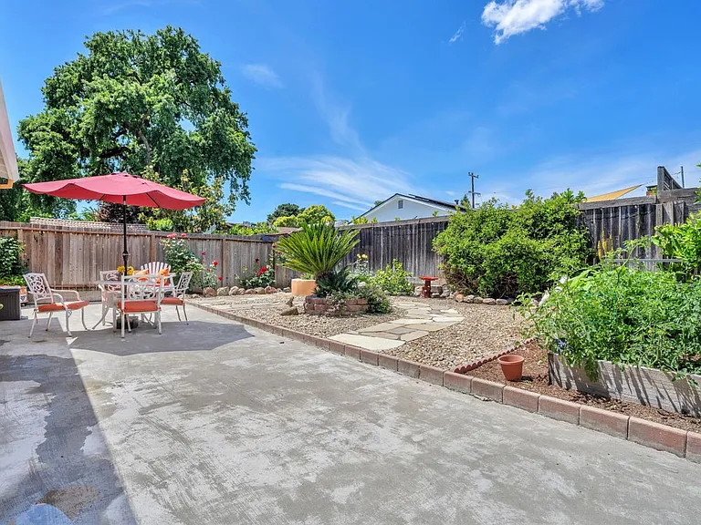 501 Boyes Blvd — Photo 2