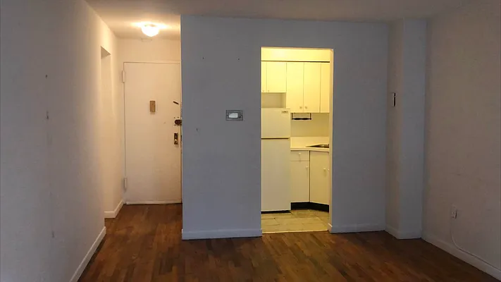 Rented by Eric Goodman Realty Corp | media 15