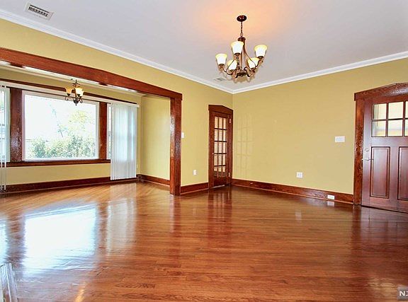 4th image of 33 Oakwood Ave Floor 2