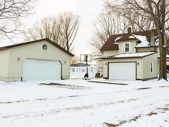 Attached Garage 23 x 16

