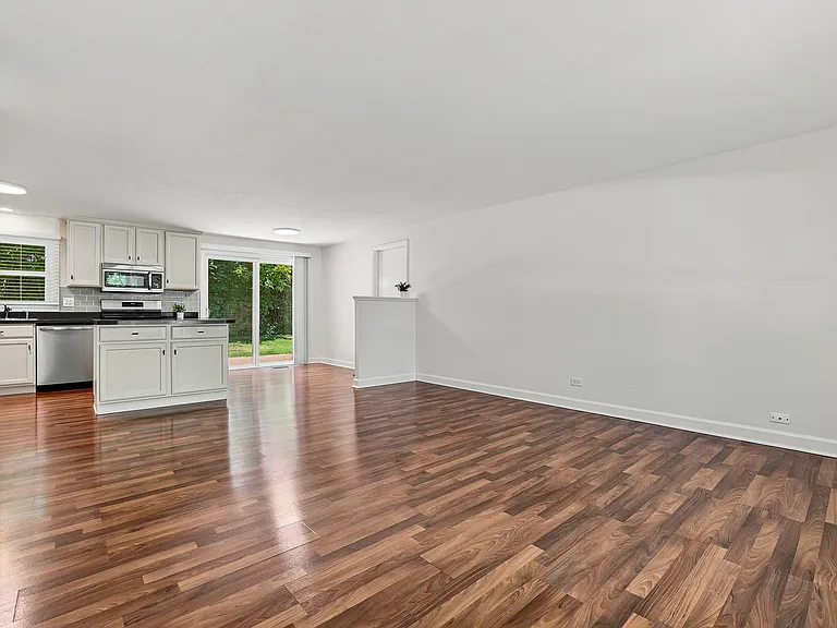 924 Bradford Ln — Photo 10