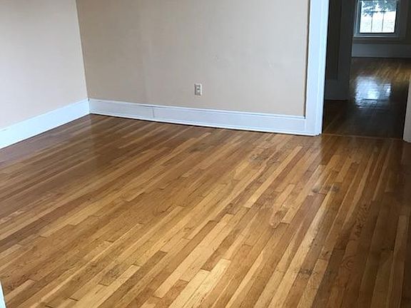 5th image of 611 Bridge St