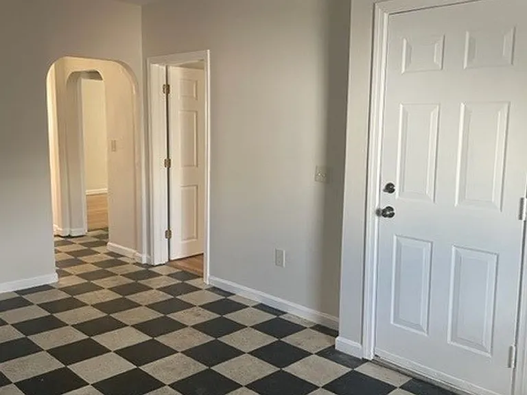 86 Sutton St — Photo 1