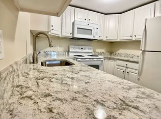 78 Center St APT 114, Dennis Pt, MA 02639