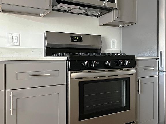 3rd image of 1427 9th St APT K
