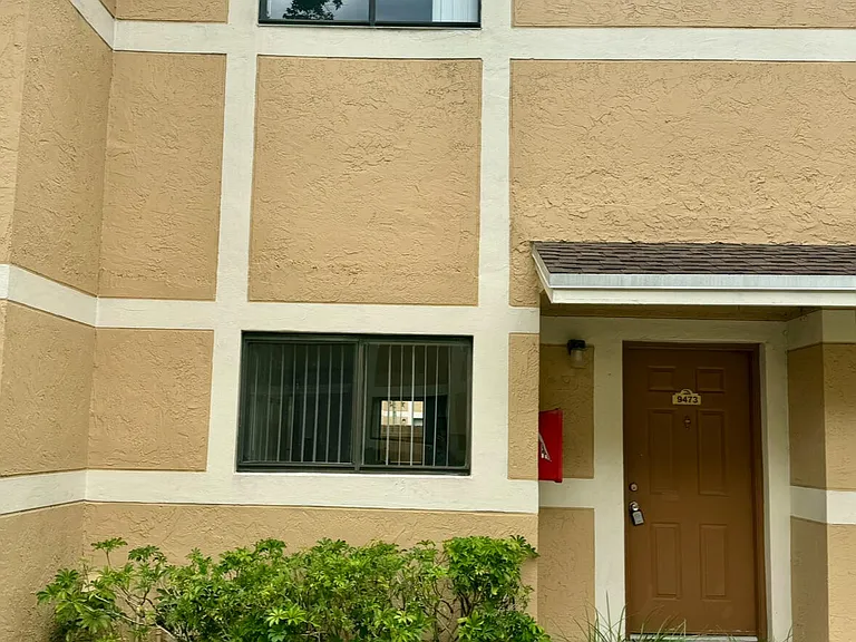 9473 Palm Cir N — Photo 2