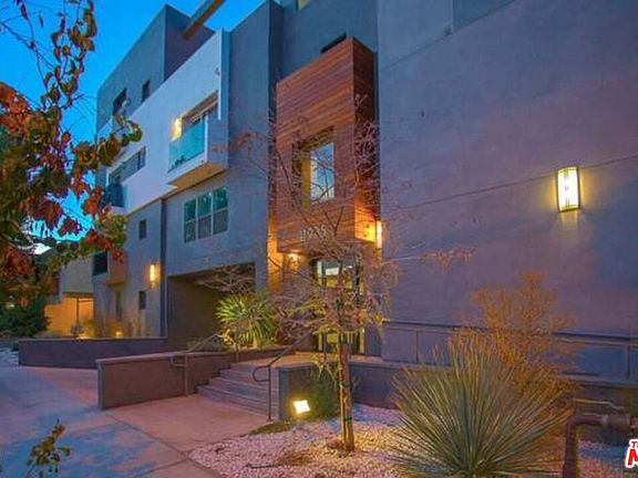 2nd image of 11925 Kling St APT 402