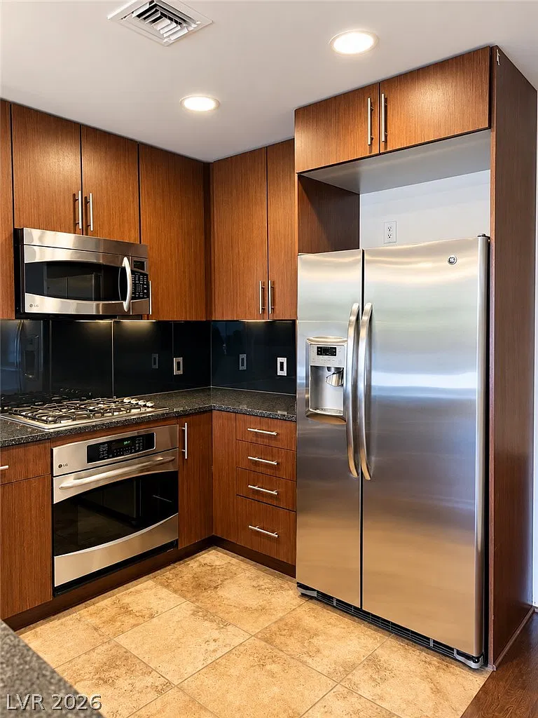 Studio, 1.0 bath, 1004 sqft, $1,800 — Photo 2