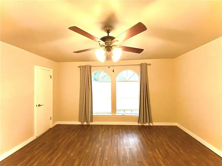 2508 Peach Tree Ln — Photo 8