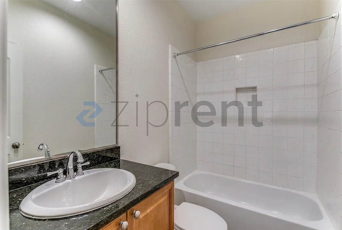 2 bed, 2.5 bath, 2070 sqft, $4,300 — Photo 2