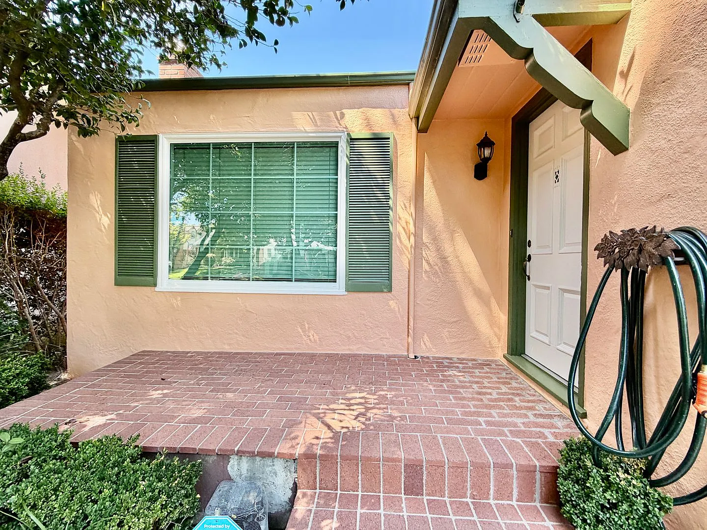 Now Available - Classic Bungalow In Landlpark, 3 Bed, 2 Bath — Photo 2