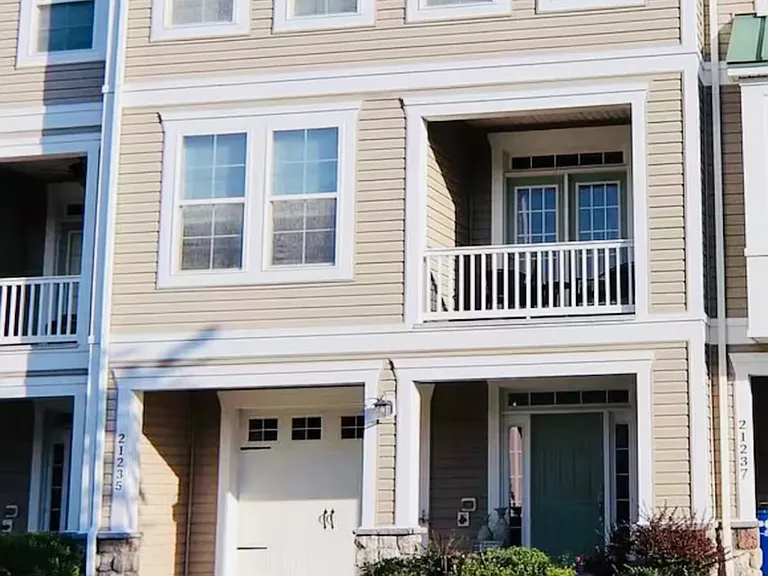 21235 Catalina Cir — Photo 1