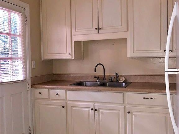 4th image of 3867 Sherwood Dr