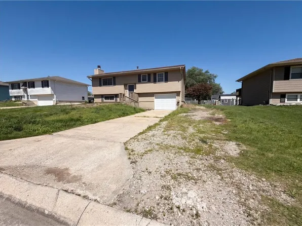 231 Downey Dr, Wellsville, KS 66092