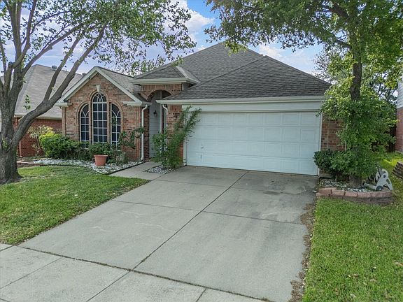 3rd image of 2101 Oak Manor Dr