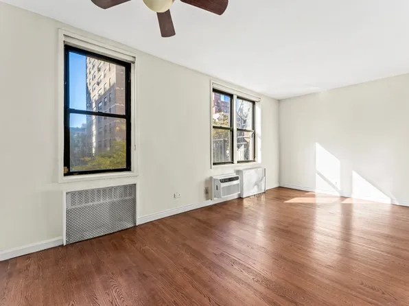 229 East 28th Street image 8 of 11