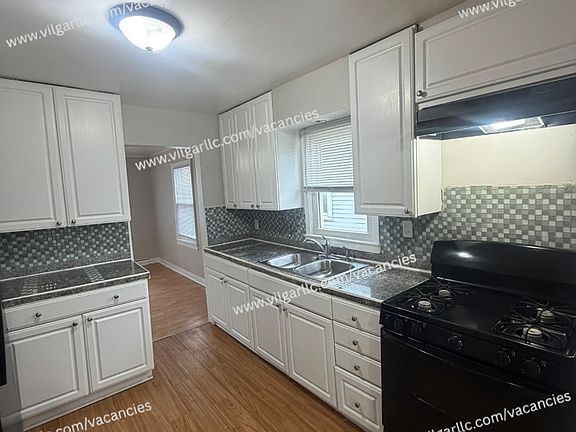 2nd image of 3028 Crane Pl