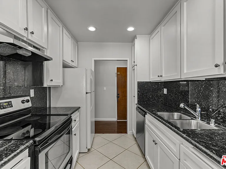 1342 Harvard St #204 — Photo 4