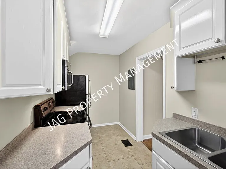 2761 Saint Johns Ave #3 — Photo 12