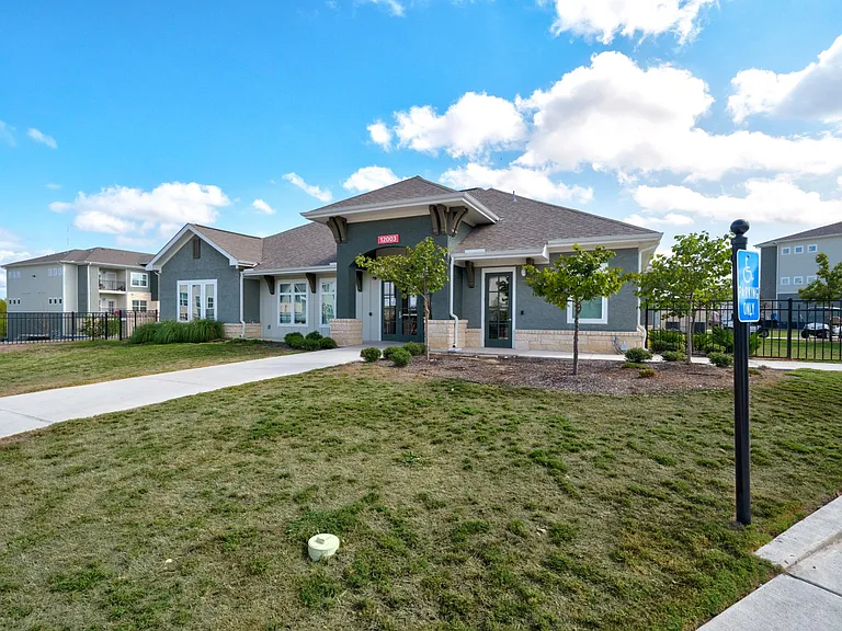 Culebra Creek Apartments — Photo 16