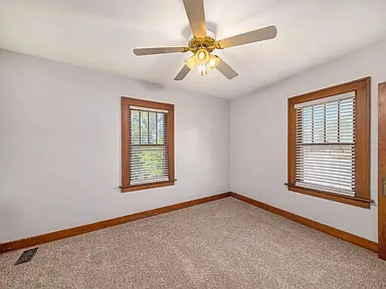 441 Forest St — Photo 2