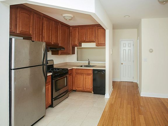 3rd image of 13532 Coolidge Ave #5