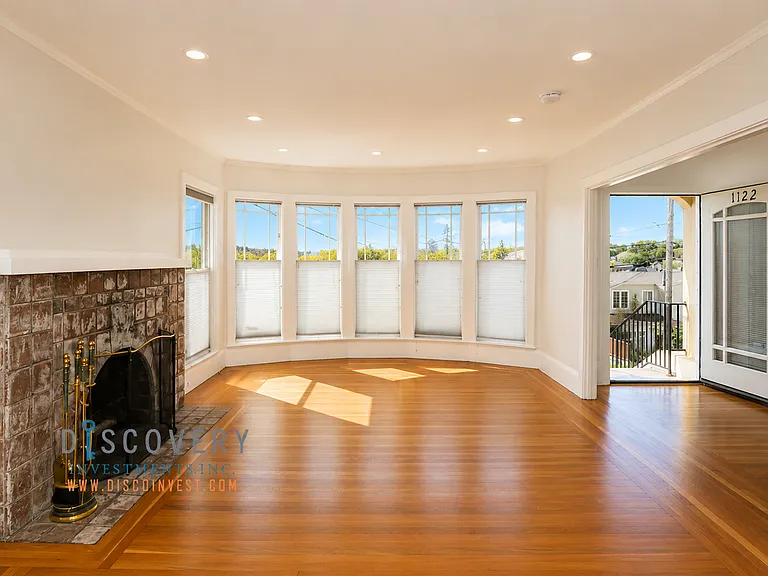 1122 Winsor Ave — Photo 4