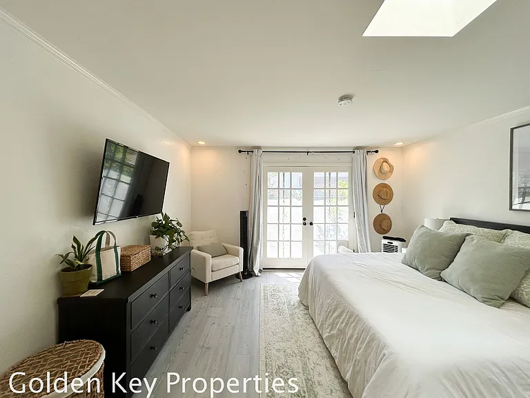 2372 Altisma Way #B — Photo 19