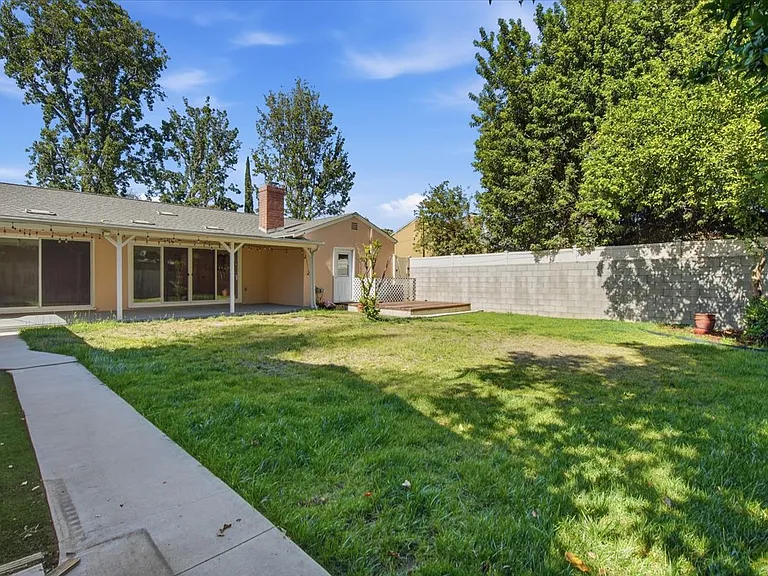 12818 Hatteras St — Photo 15