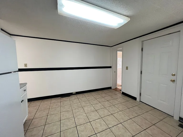 224 Howard St — Photo 5