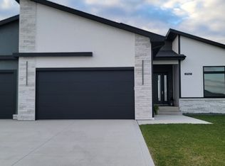 17947 Townsend Dr, Clive, IA 50325