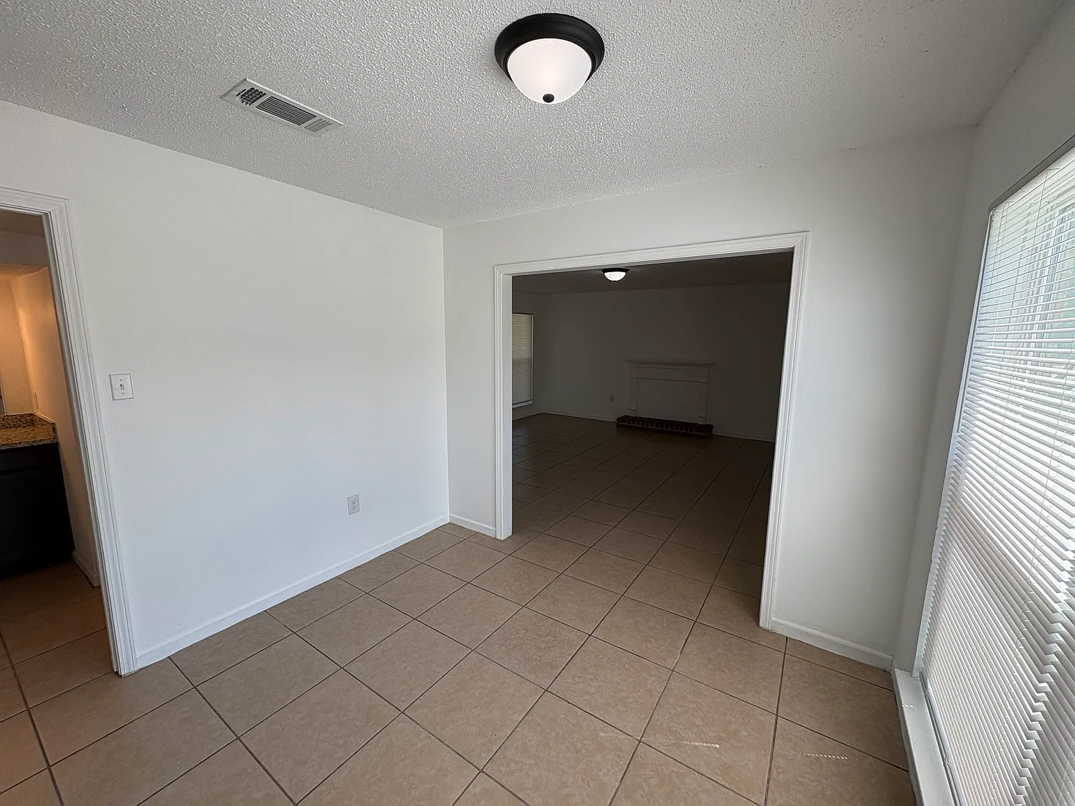 3 bed, 2.5 bath, 1495 sqft, $1,375 — Photo 4