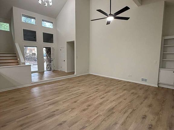 3rd image of 352 N Peak Dr