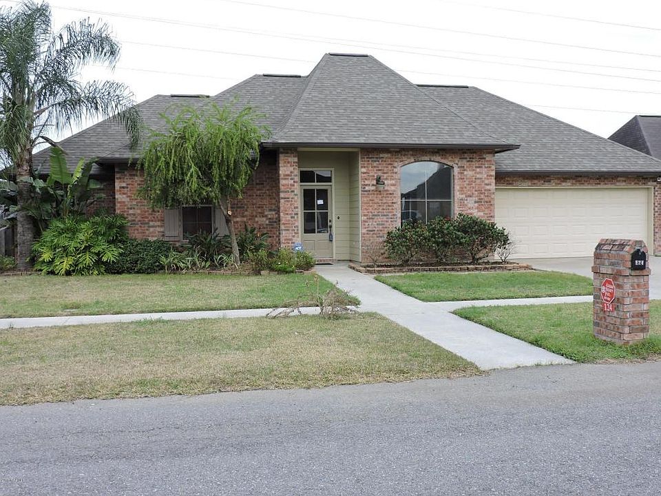 1st image of 124 Nicole Dr