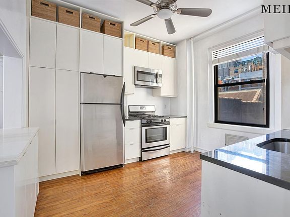 3rd image of 37 W 93rd St APT 19