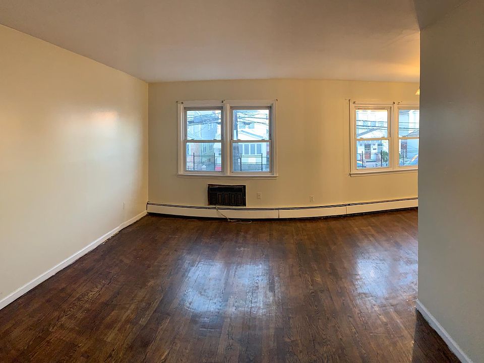 1st image of 10118 117th St