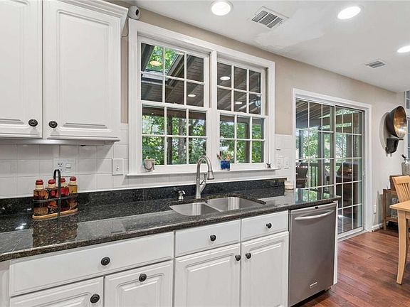 5th image of 635 Rosedown Way