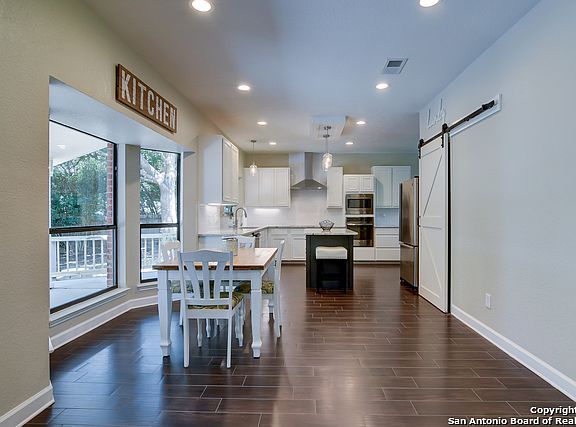 3rd image of 25675 Green River Dr