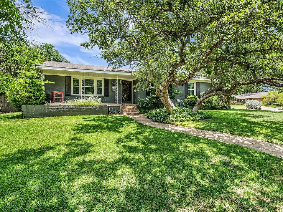 1st image of 2340 Lake Ridge Cir