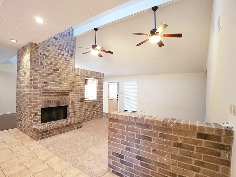 2111 Echo Rdg — Photo 3