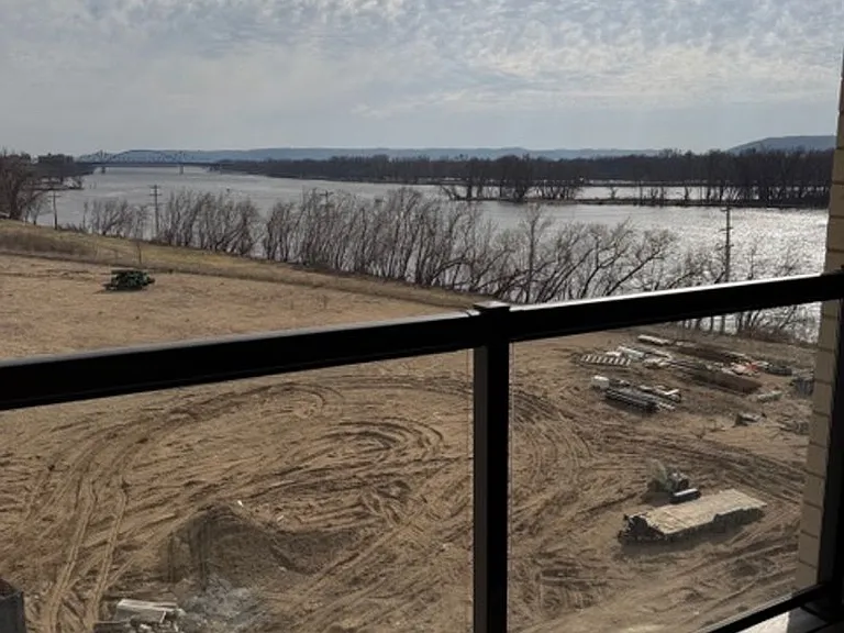 Brand New - War Eagle Apartments in the River Point District — Photo 40
