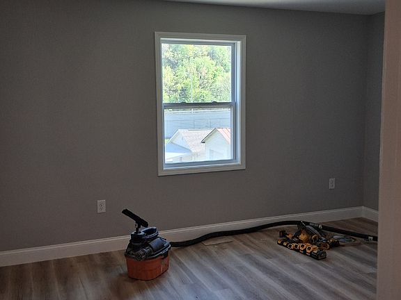 3rd image of 2906 Helen Dr