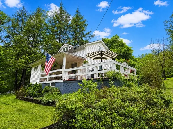261 Fairview School Rd, Ligonier, PA 15658