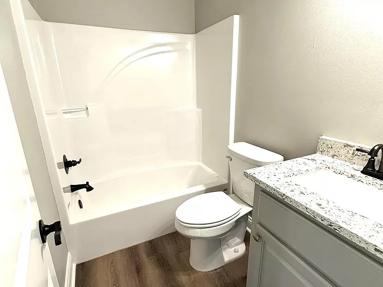 130 Liberty Dr — Photo 17